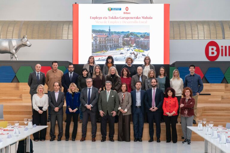 Hazikoop Bilboko Enplegu eta Tokiko Garapen Mahaian dago